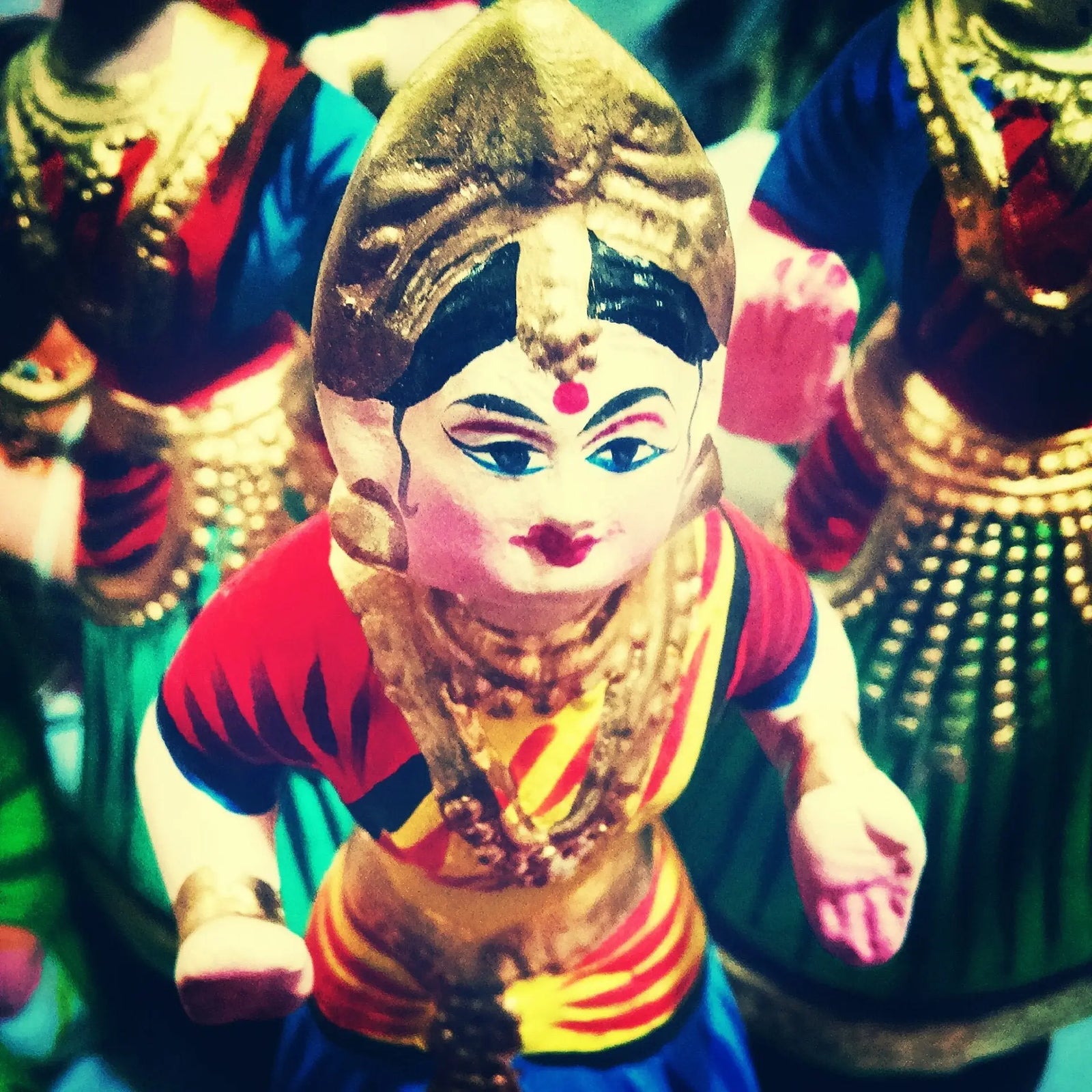 To set up a stunning Navratri Golu, choose a stepped display stand, arrange dolls thematically from divine to cultural, decorate with lights and rangoli, and add daily offerings and music for a festive ambiance.