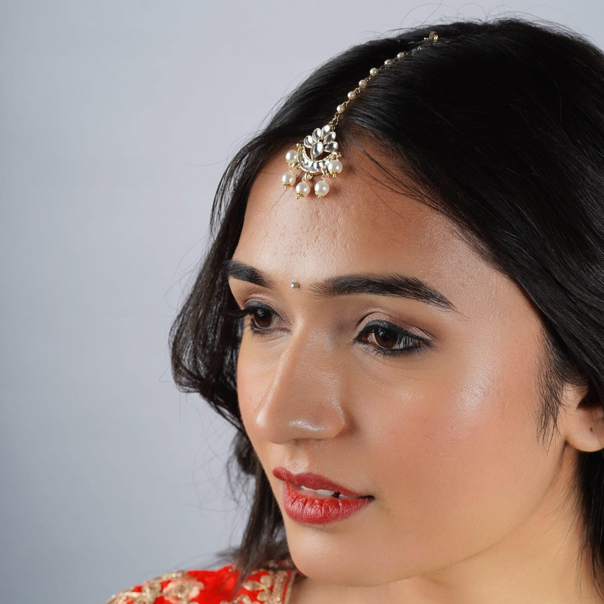 Delicate gold-plated Chand Tikka maang tikka with pearls for bridal wear