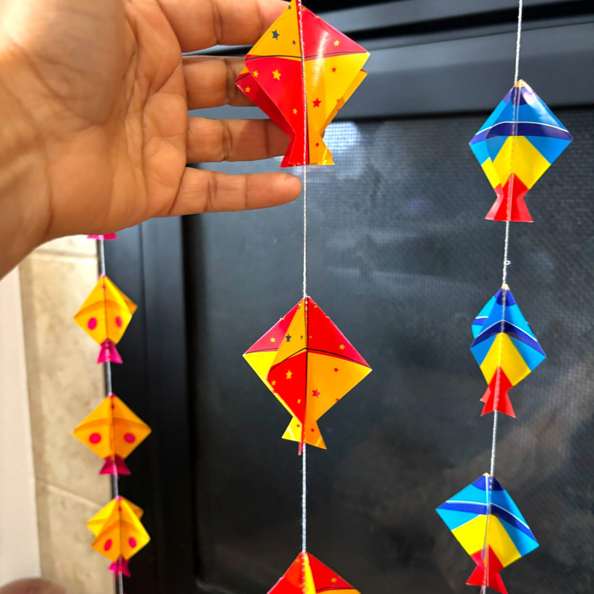 4CT Happy Makar Sankranti Mini Kites Frill - Decorative Small Size Kites Cutouts Flying Kites Wall Hanging Strings Sankranthi Pongal Lohri Patang Decorations Paper Kites Strings - LoveNspire