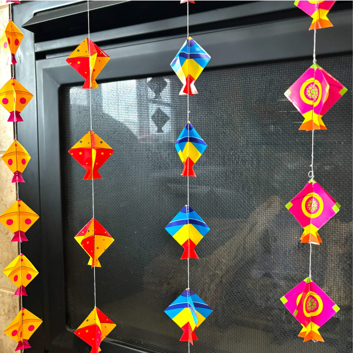 4CT Happy Makar Sankranti Mini Kites Frill - Decorative Small Size Kites Cutouts Flying Kites Wall Hanging Strings Sankranthi Pongal Lohri Patang Decorations Paper Kites Strings - LoveNspire