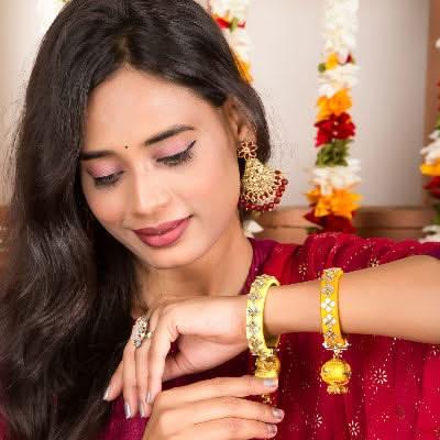 Karva Chauth Puja Gift Hamper Navaratri Varalakshmi Vratham Hindu Teej Pooja Sankranti Housewarming Return Gifts - Potli Bag Dupatta Mangalsutra with Earrings Bangle Bindi Mehndi Cone - LoveNspire