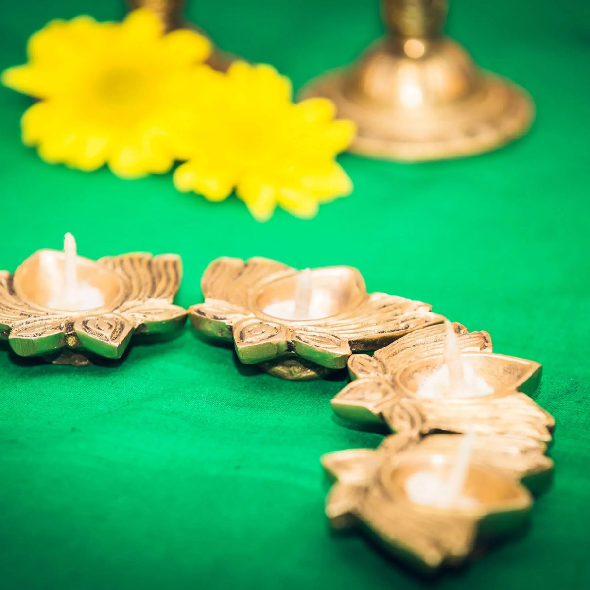 Lotus Brass Finish Diya Indian Craft Diya for Puja Oil Lamp Pooja Gift Diwali Home Decorations Mandir Temple Akhand Diya Indian Traditional Deepawali Return Gifts - LoveNspire