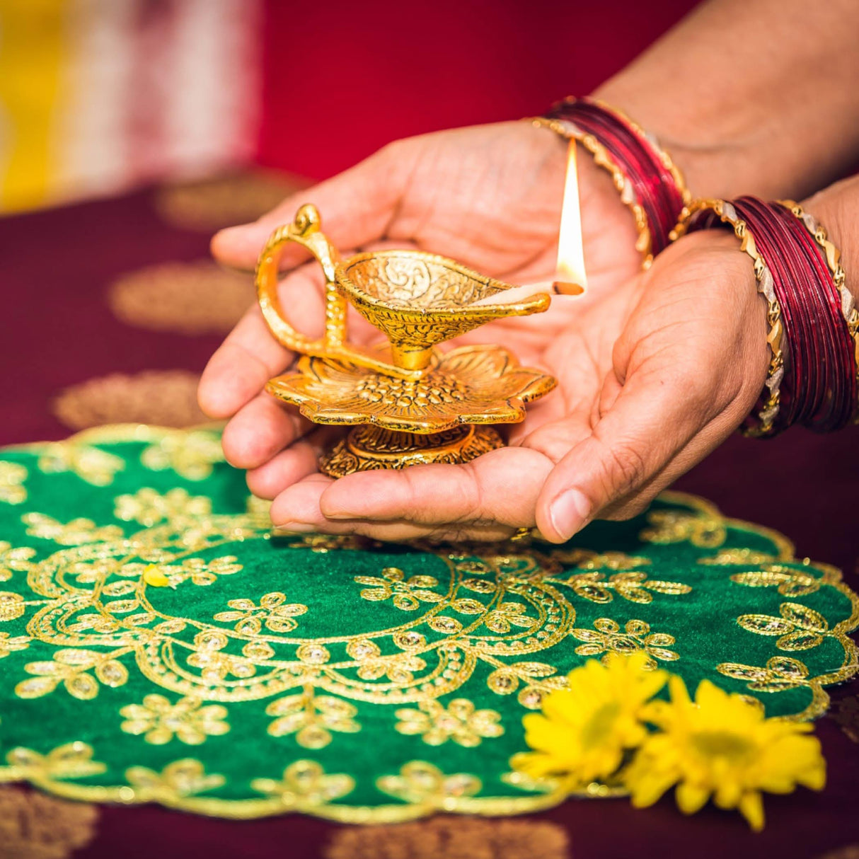 Lotus Brass Finish Diya Deepam Vilakku Samai Oil Lamps for Home Pooja Room Diwali Decor Mandir Temple Akhand Diya Indian Traditional Hindu Puja Religious Deepawali Housewarming Return Gifts - LoveNspire