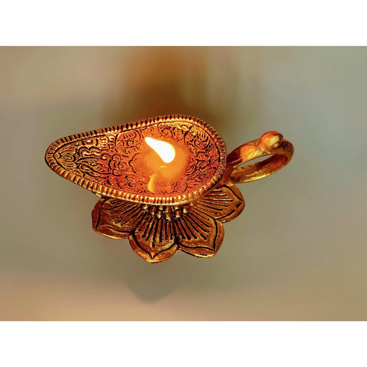 Lotus Brass Finish Diya Deepam Vilakku Samai Oil Lamps for Home Pooja Room Diwali Decor Mandir Temple Akhand Diya Indian Traditional Hindu Puja Religious Deepawali Housewarming Return Gifts - LoveNspire