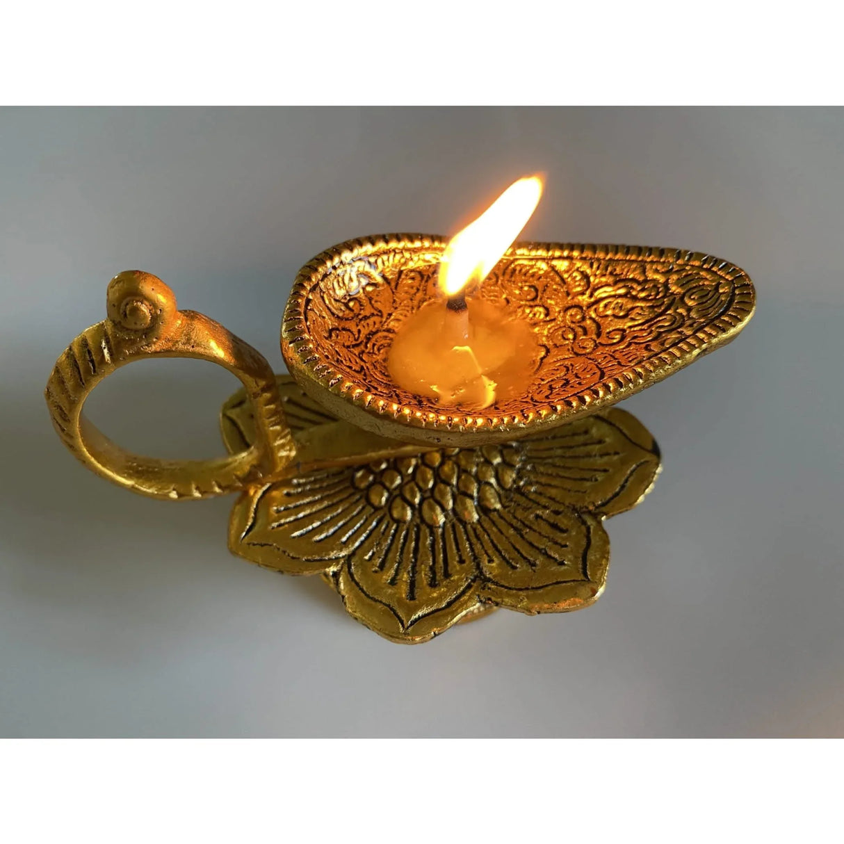Lotus Brass Finish Diya Deepam Vilakku Samai Oil Lamps for Home Pooja Room Diwali Decor Mandir Temple Akhand Diya Indian Traditional Hindu Puja Religious Deepawali Housewarming Return Gifts - LoveNspire
