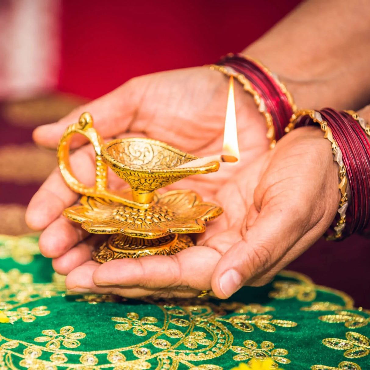 Lotus Brass Finish Diya Deepam Vilakku Samai Oil Lamps for Home Pooja Room Diwali Decor Mandir Temple Akhand Diya Indian Traditional Hindu Puja Religious Deepawali Housewarming Return Gifts - LoveNspire