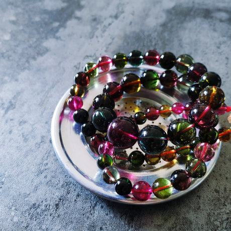 You can discover irresistible spiritual bracelet designs that feature crystals, beads, and much more to blend the style with powerful energy.