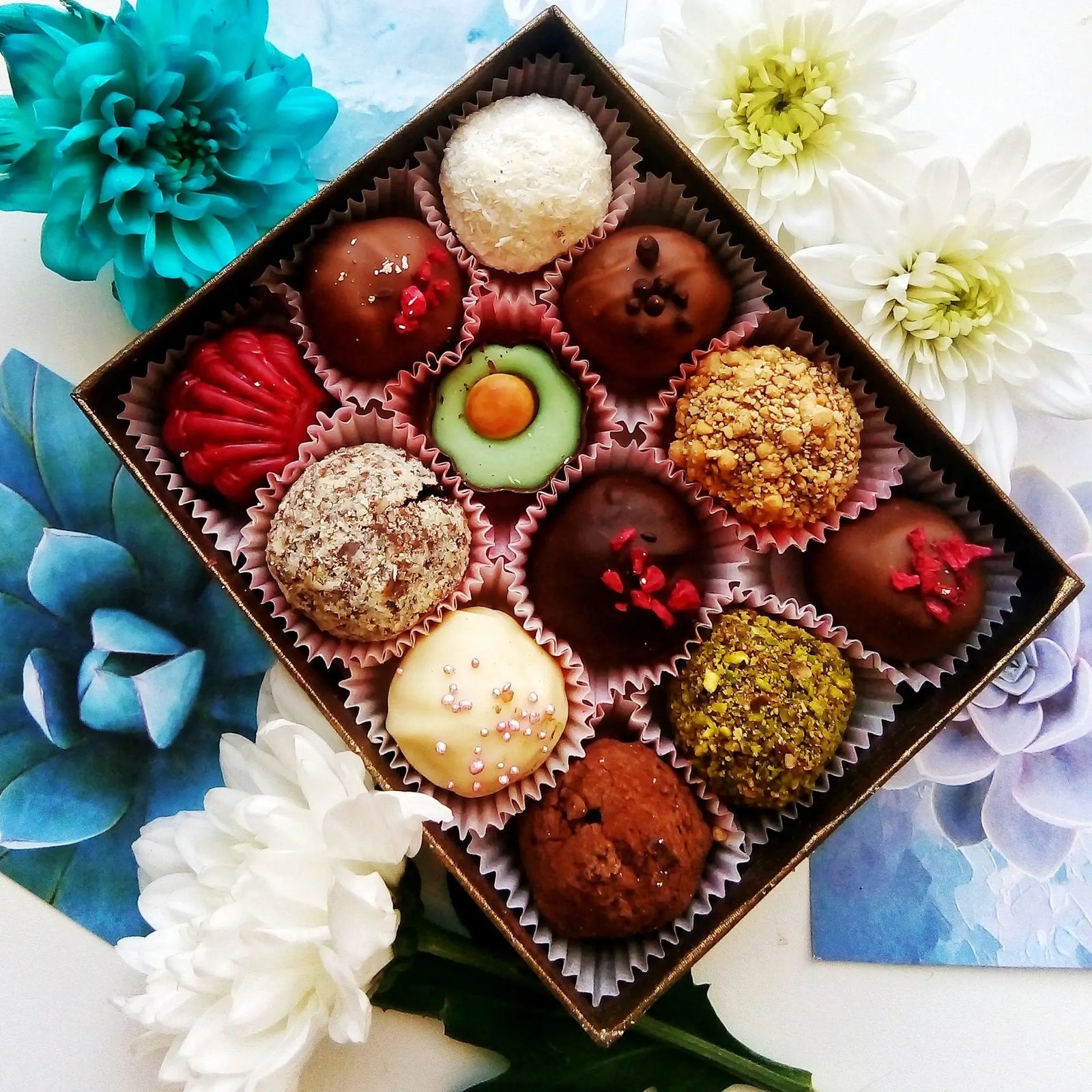 Celebrate Diwali with sophistication by sending luxurious hampers and delectable sweets to loved ones in the USA for a truly memorable festive experience.