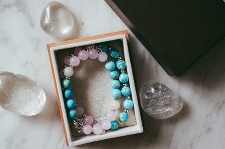 The popularity of healing crystal bracelets, which are pieces of jewelry made with natural gemstones, grows in leaps and bounds because they are believed to possess many metaphysical properties that make them unique.