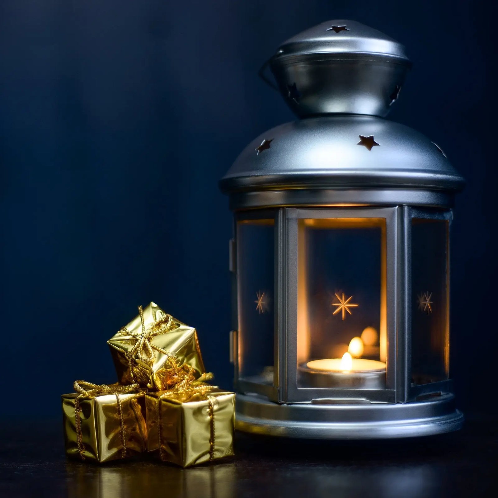 Celebrate Diwali in style and strengthen business bonds with our exquisite range of premium corporate gift hampers that leave a lasting impression.