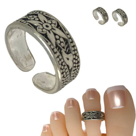 Adjustable silver ring to enhance the look of your feet.