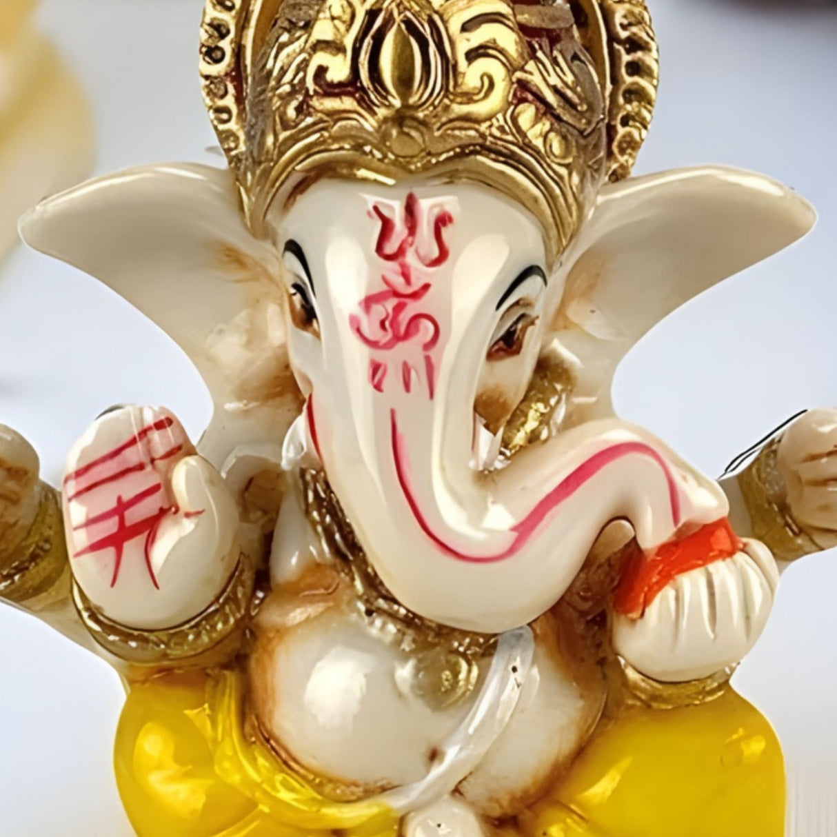 1 Ct white gold Ganesha acrylic car statue idol with red markings yellow fabric