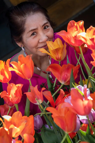 Gladiola women holding